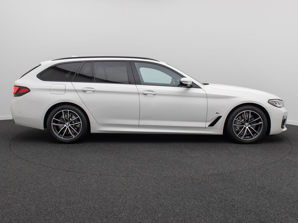 BMW 530 2023 г. Белый, пробег 42416 км