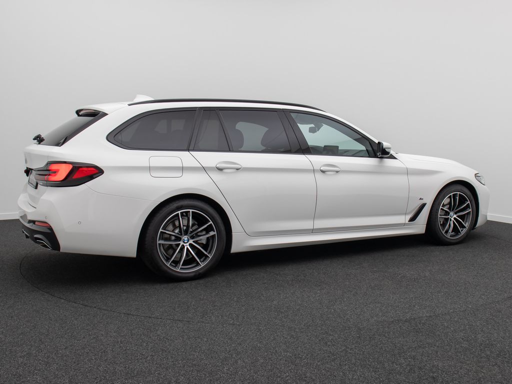 BMW 530 2023 г. Белый, пробег 42416 км