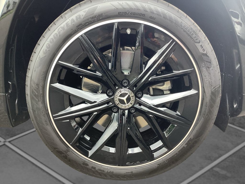 Mercedes-Benz GLB 220 2026 г. Чёрный, пробег 8000 км