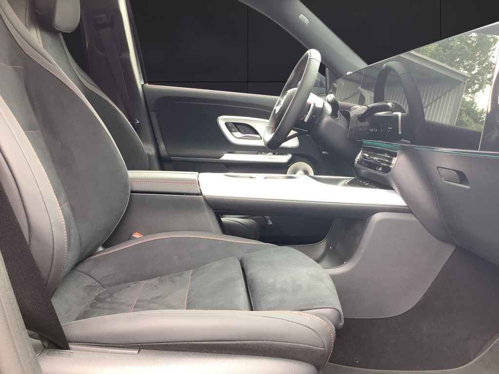Mercedes-Benz GLB 220 2026 г. Чёрный, пробег 8000 км