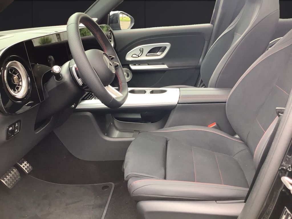 Mercedes-Benz GLB 220 2026 г. Чёрный, пробег 8000 км