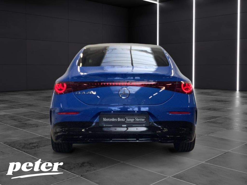 Mercedes-Benz CLA 200 2026 г. Синий, пробег 8000 км