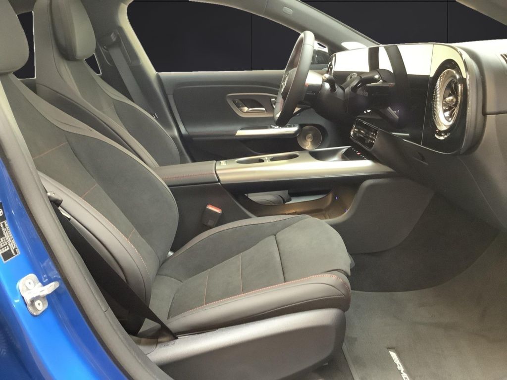 Mercedes-Benz CLA 200 2026 г. Синий, пробег 8000 км