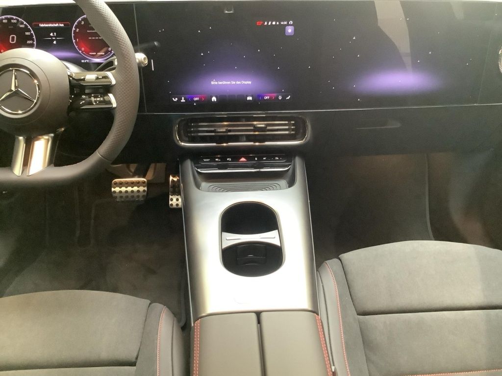 Mercedes-Benz CLA 200 2026 г. Синий, пробег 8000 км