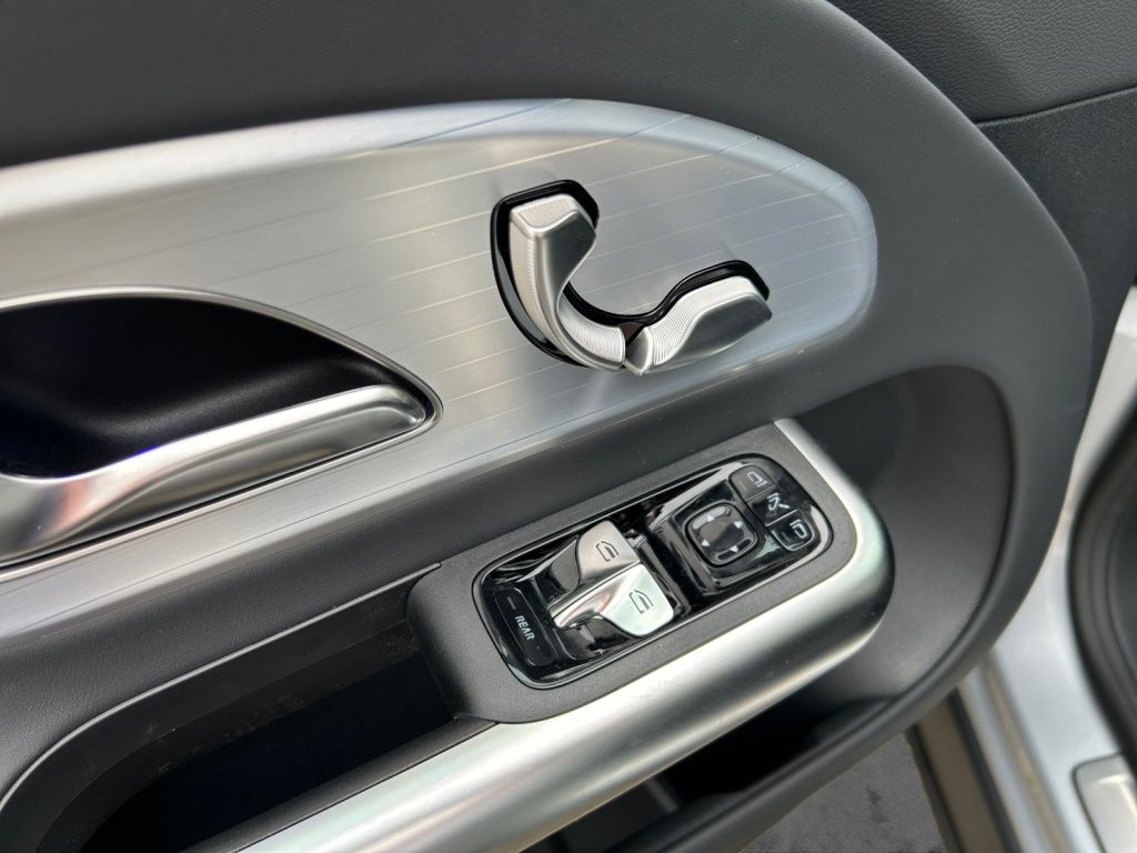 Mercedes-Benz GLB 200 2026 г. Серебристый, пробег 8000 км