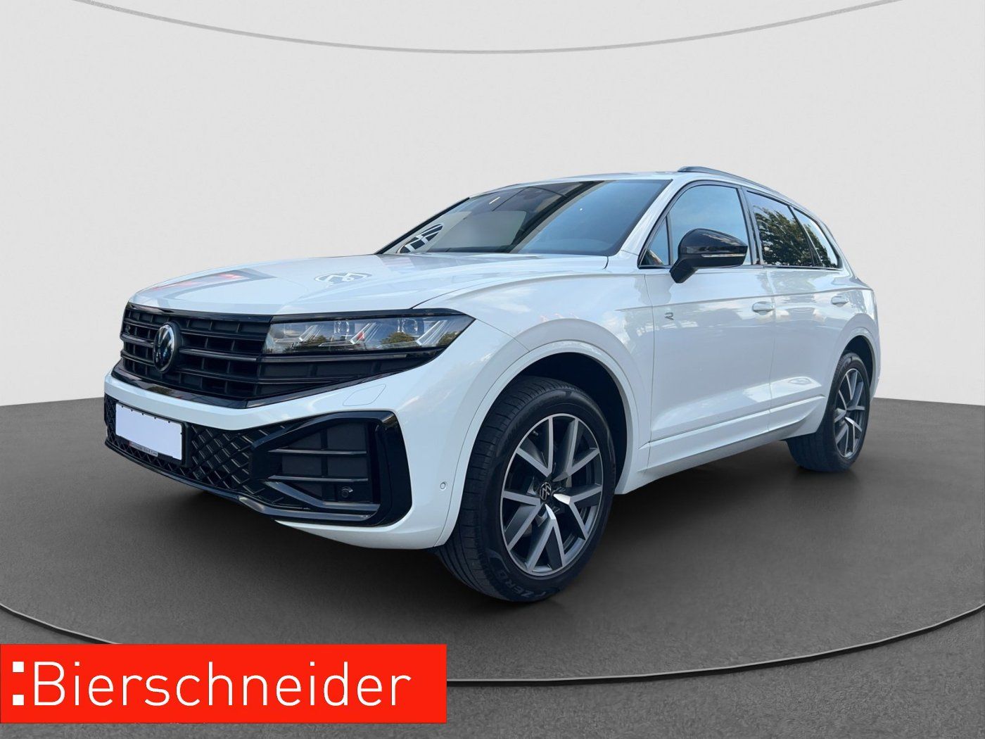 Volkswagen Touareg 2024 г. Белый, пробег 27980 км