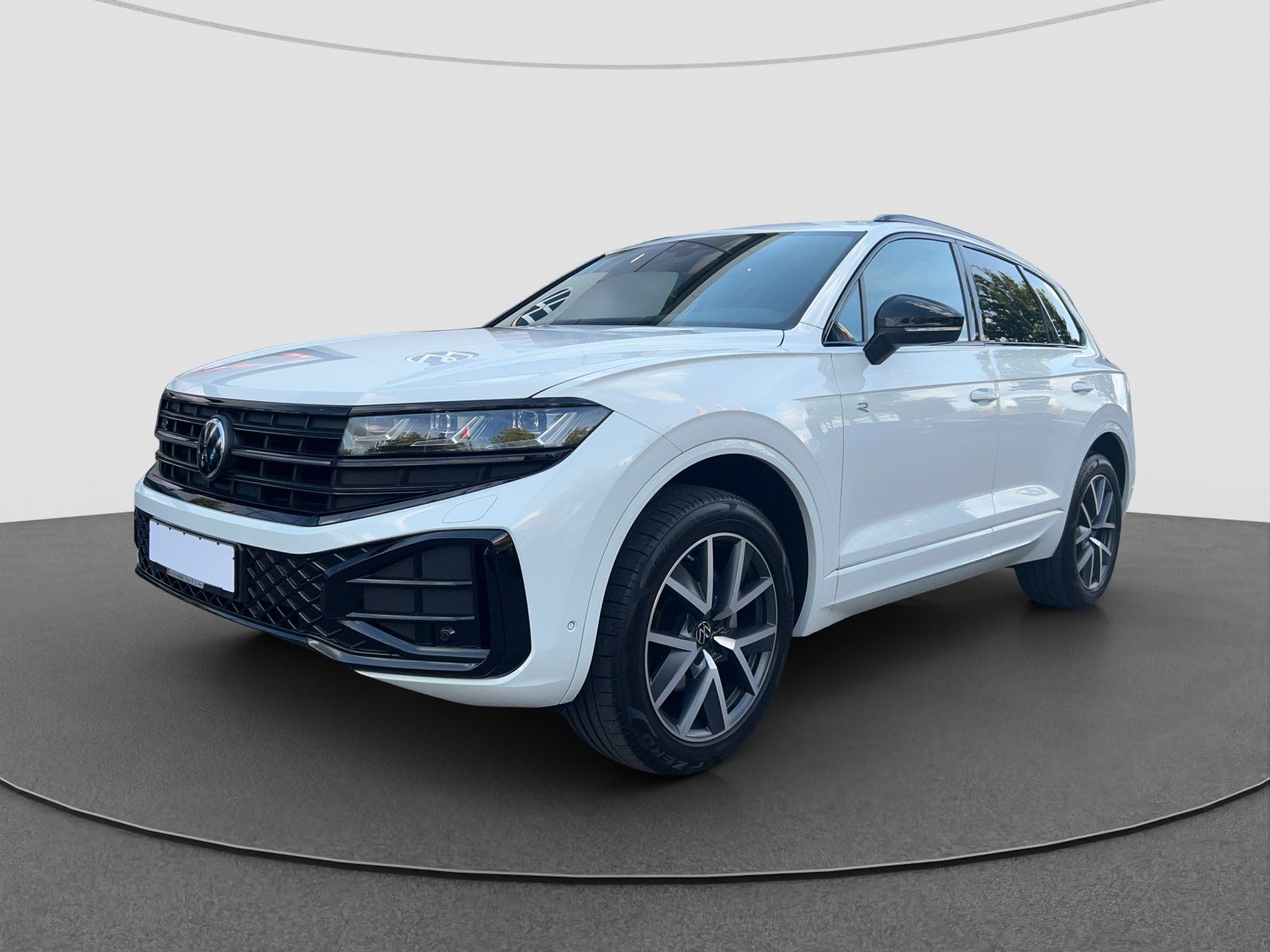 Volkswagen Touareg 2024 г. Белый, пробег 27980 км