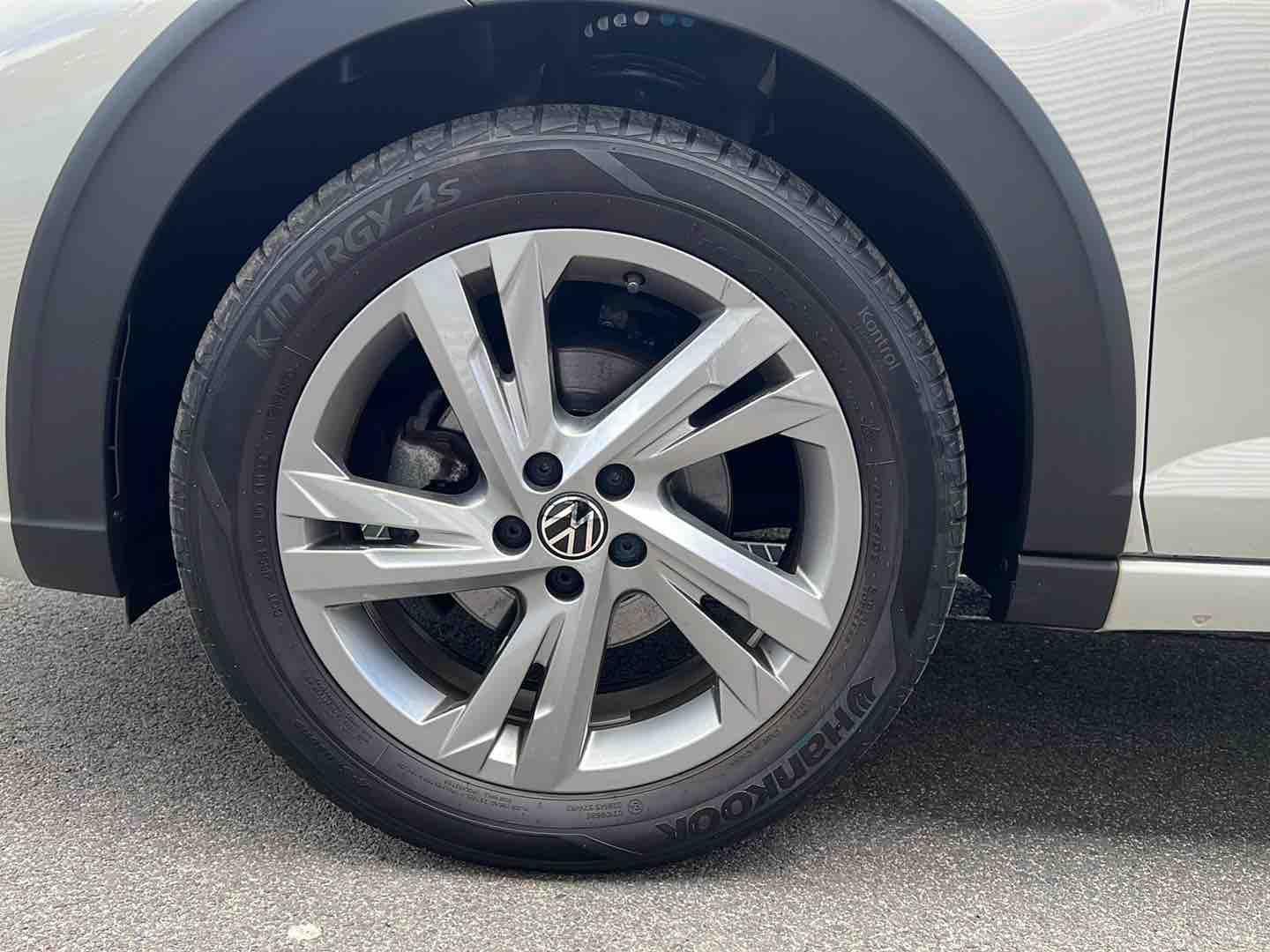 Volkswagen Taigo 2023 г. Серый, пробег 43850 км