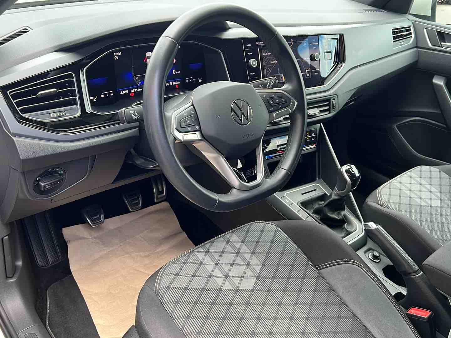 Volkswagen Taigo 2023 г. Серый, пробег 43850 км