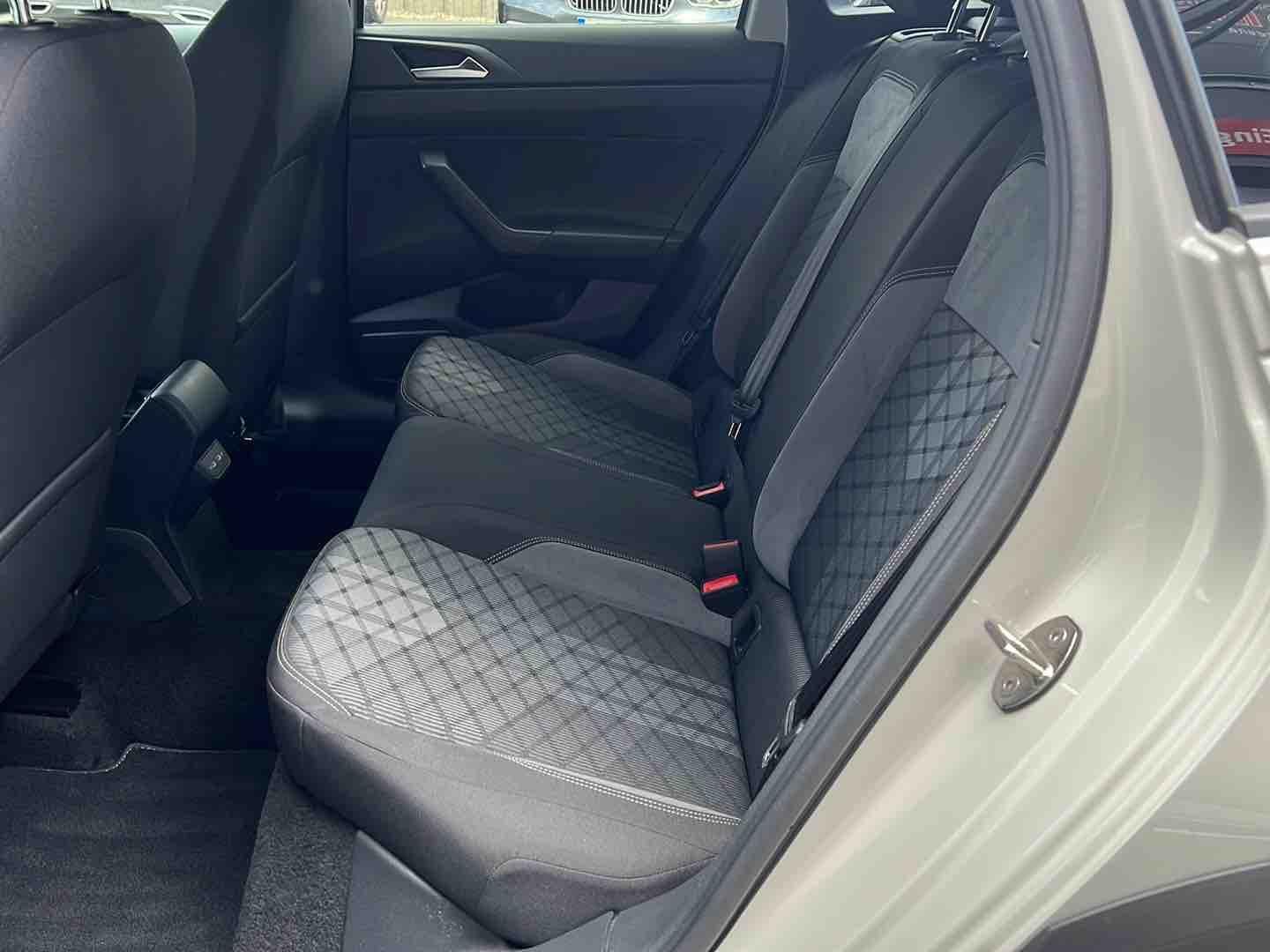 Volkswagen Taigo 2023 г. Серый, пробег 43850 км