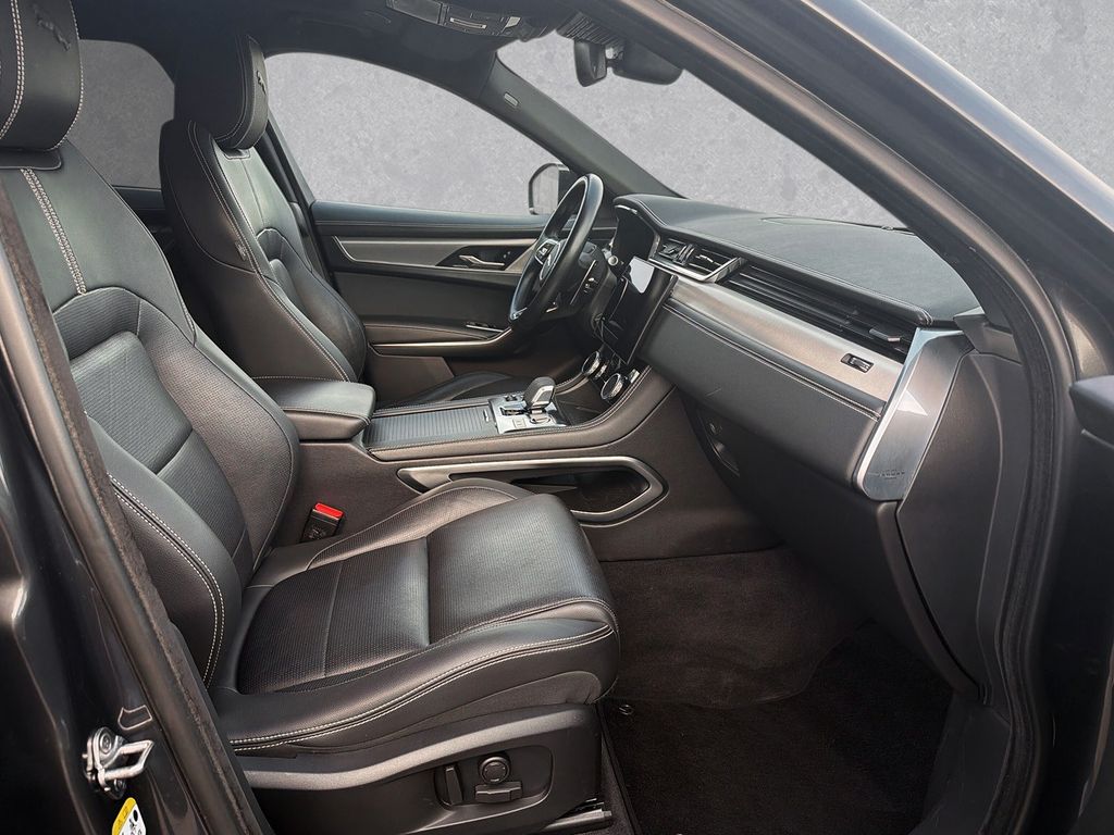 Jaguar F-Pace 2022 г. Серый, пробег 43000 км