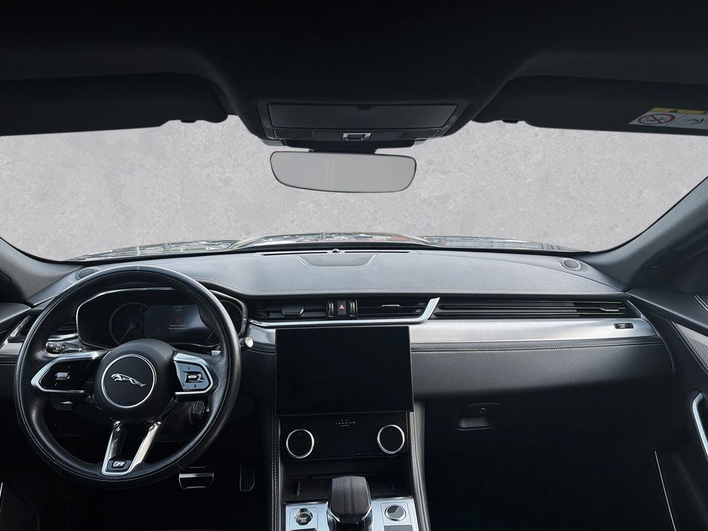 Jaguar F-Pace 2022 г. Серый, пробег 43000 км