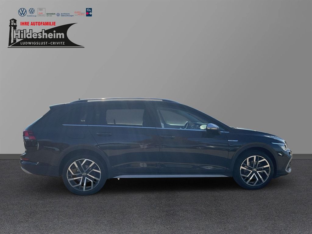 Volkswagen Golf 2024 г. Серебристый, пробег 26700 км