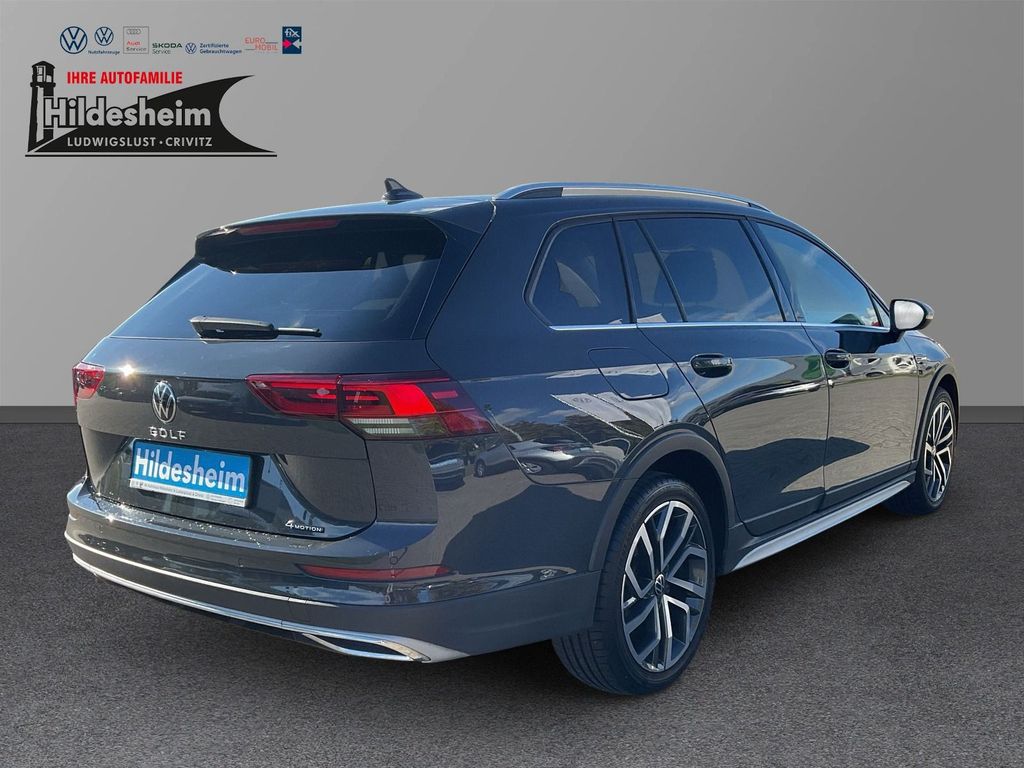 Volkswagen Golf 2024 г. Серебристый, пробег 26700 км
