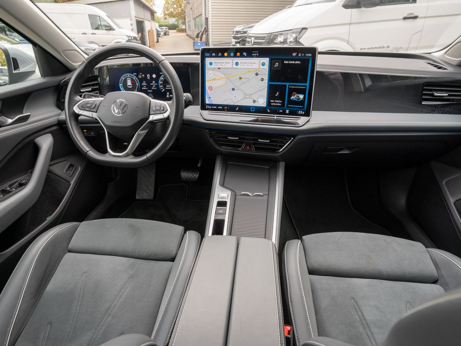 Volkswagen PASSAT VARIANT 2024 г. Серебристый, пробег 52500 км
