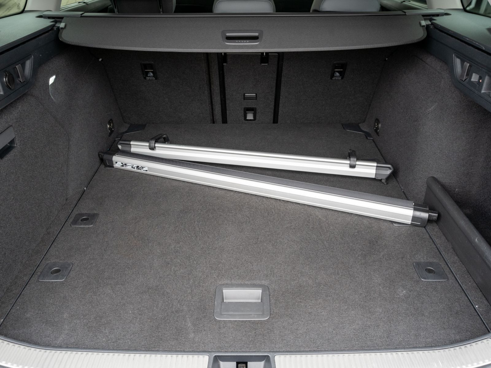 Volkswagen PASSAT VARIANT 2024 г. Серебристый, пробег 52500 км