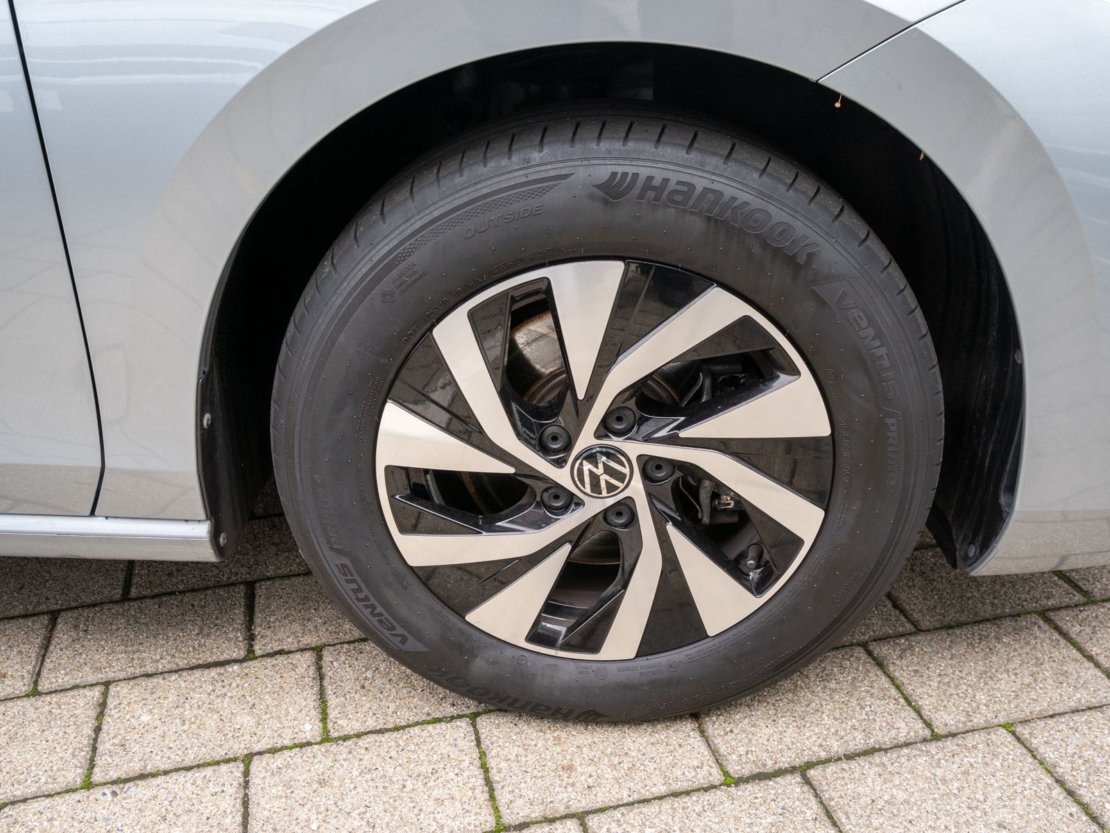Volkswagen PASSAT VARIANT 2024 г. Серебристый, пробег 52500 км