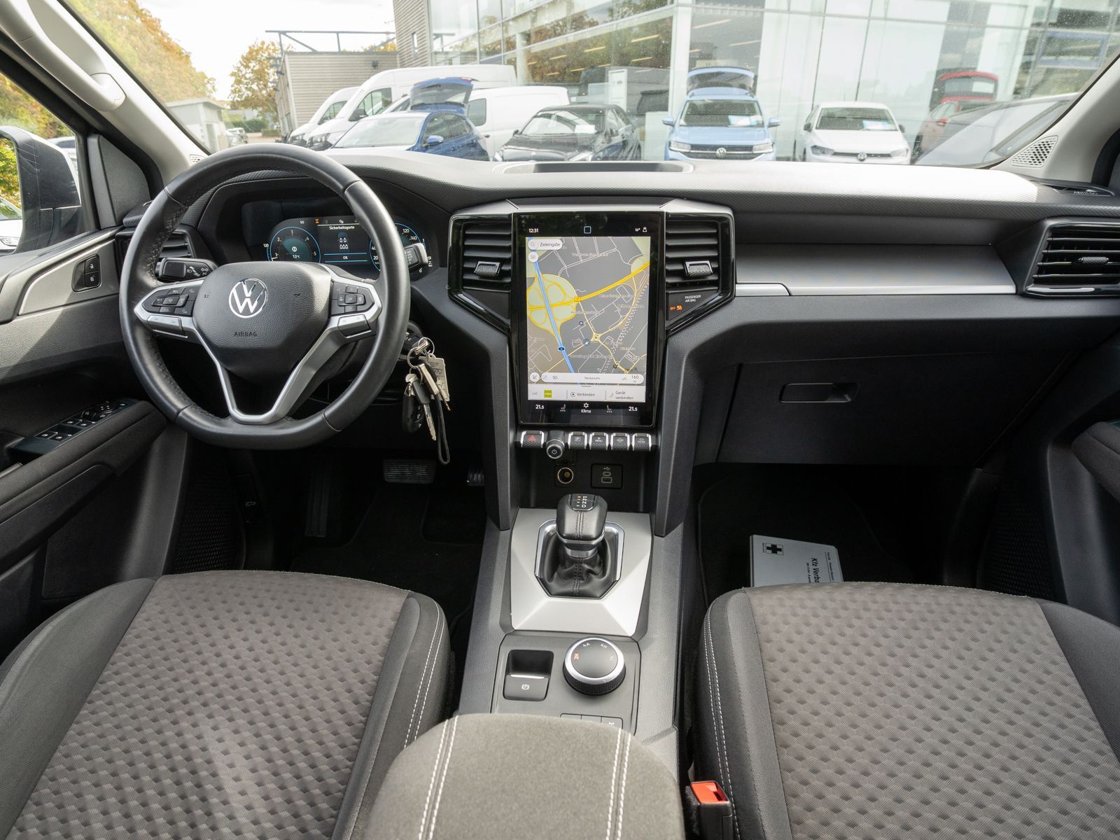 Volkswagen Amarok 2023 г. Серебристый, пробег 50200 км