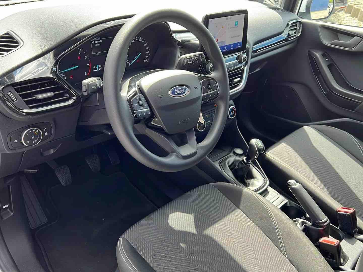 Ford Fiesta 2022 г. Белый, пробег 58350 км
