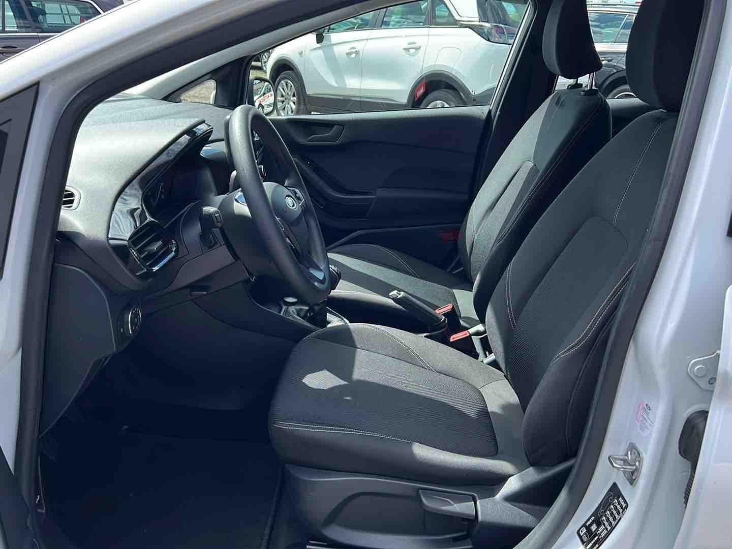 Ford Fiesta 2022 г. Белый, пробег 58350 км