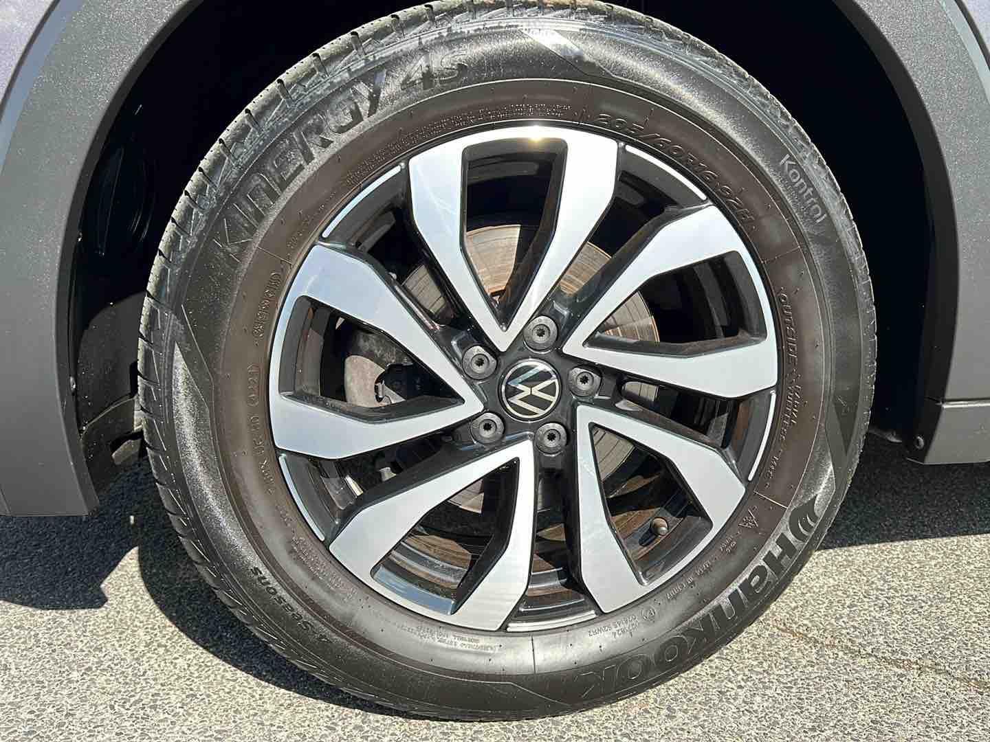 Volkswagen T-Cross 2022 г. Серый, пробег 31900 км