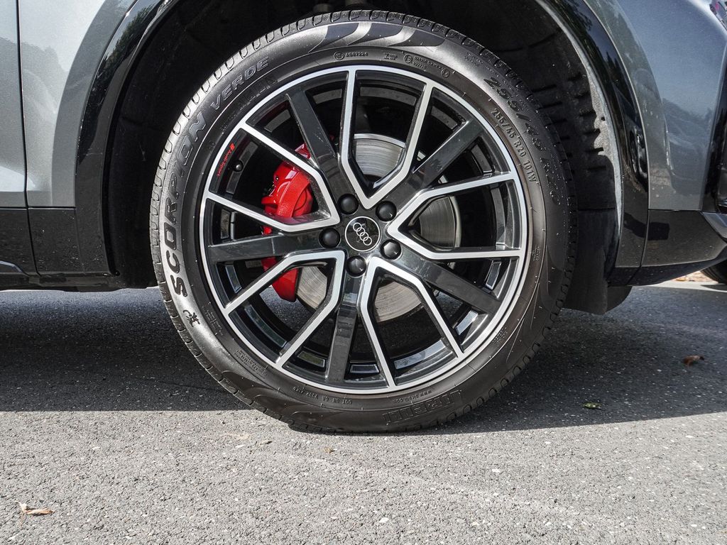 Audi Q5 2023 г. Серый, пробег 35950 км