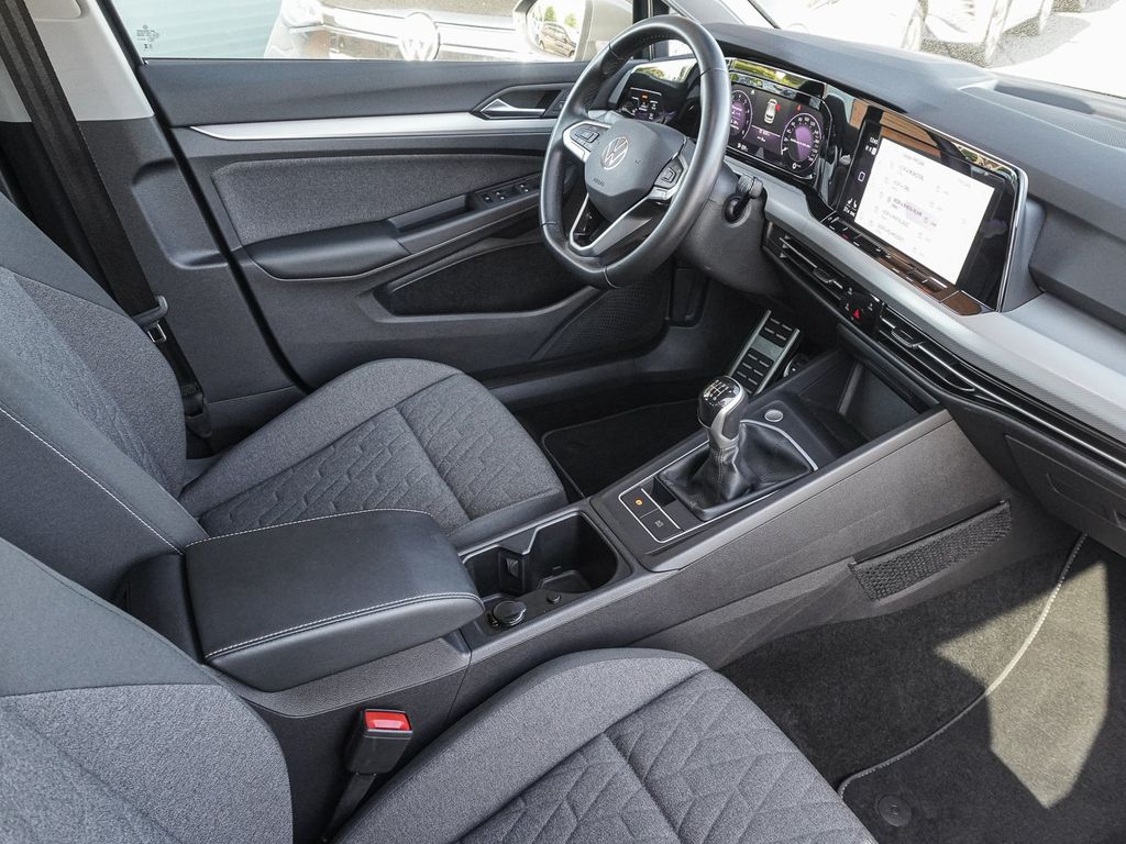 Volkswagen Golf 2024 г. Серый, пробег 27700 км