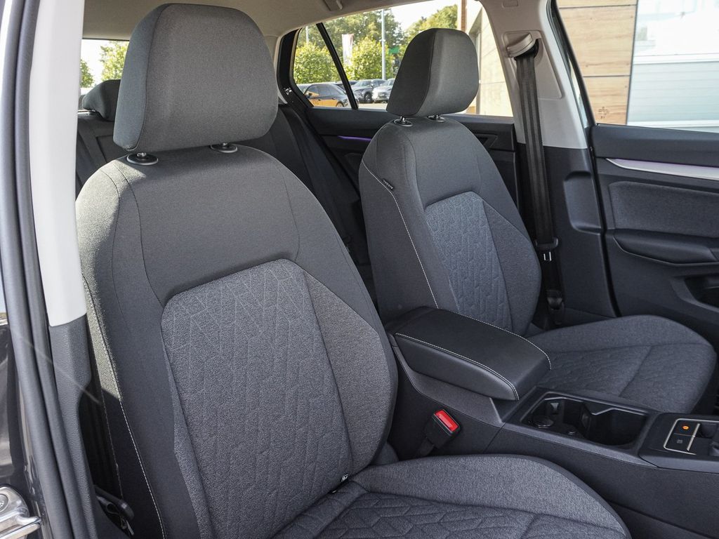 Volkswagen Golf 2024 г. Серый, пробег 27700 км
