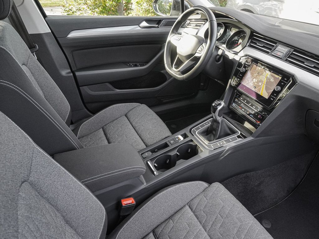 Volkswagen PASSAT VARIANT 2023 г. Чёрный, пробег 49256 км