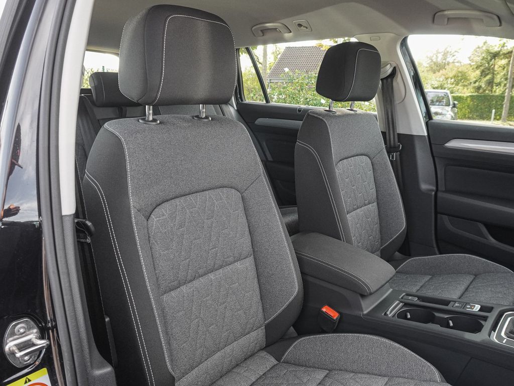 Volkswagen PASSAT VARIANT 2023 г. Чёрный, пробег 49256 км