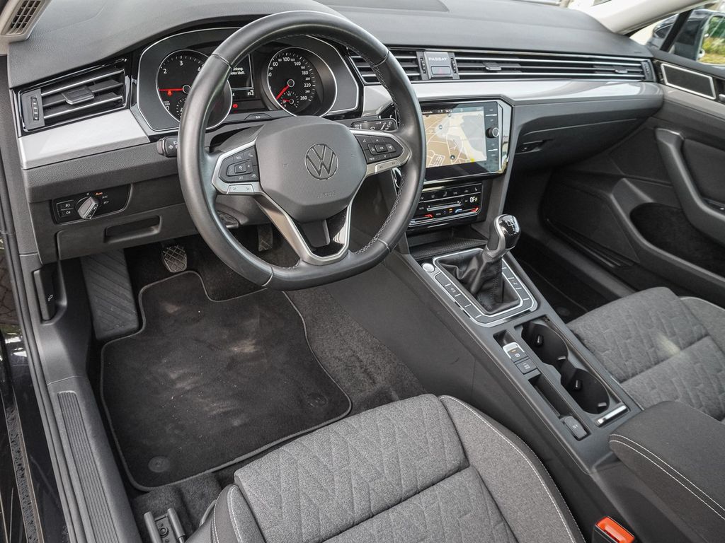 Volkswagen PASSAT VARIANT 2023 г. Чёрный, пробег 49256 км