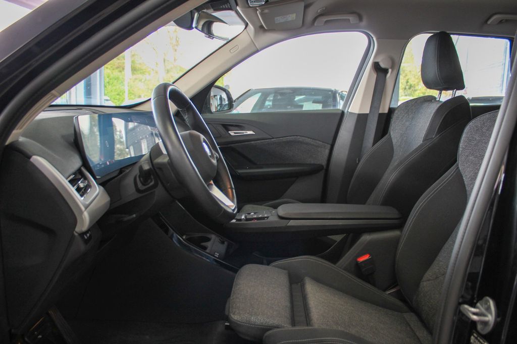 BMW X1 2024 г. Чёрный, пробег 33000 км
