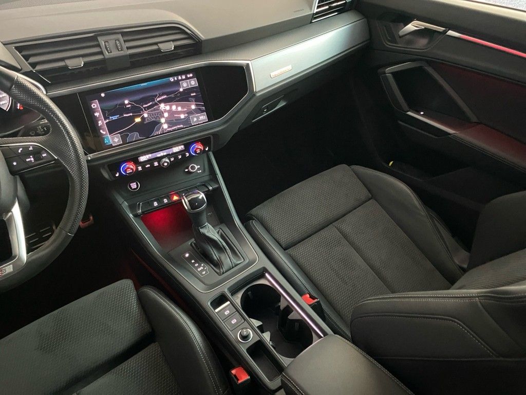 Audi Q3 2022 г. Серый, пробег 50671 км