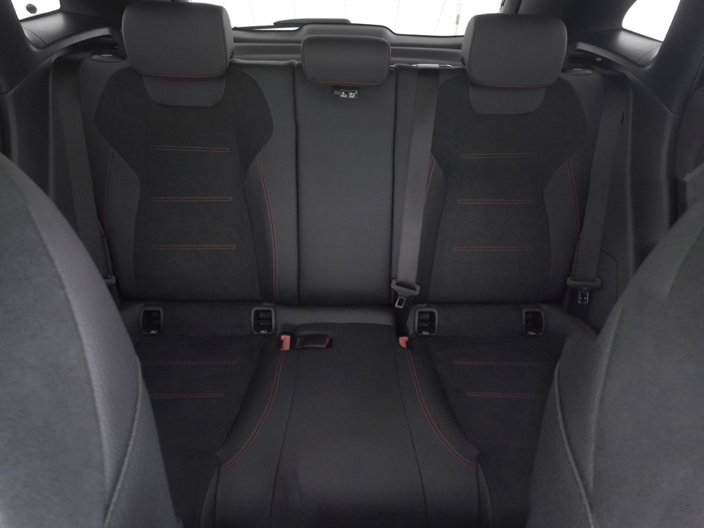 Mercedes-Benz GLA 200 2024 г. Чёрный, пробег 57029 км