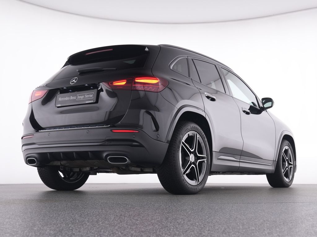 Mercedes-Benz GLA 200 2024 г. Чёрный, пробег 57029 км