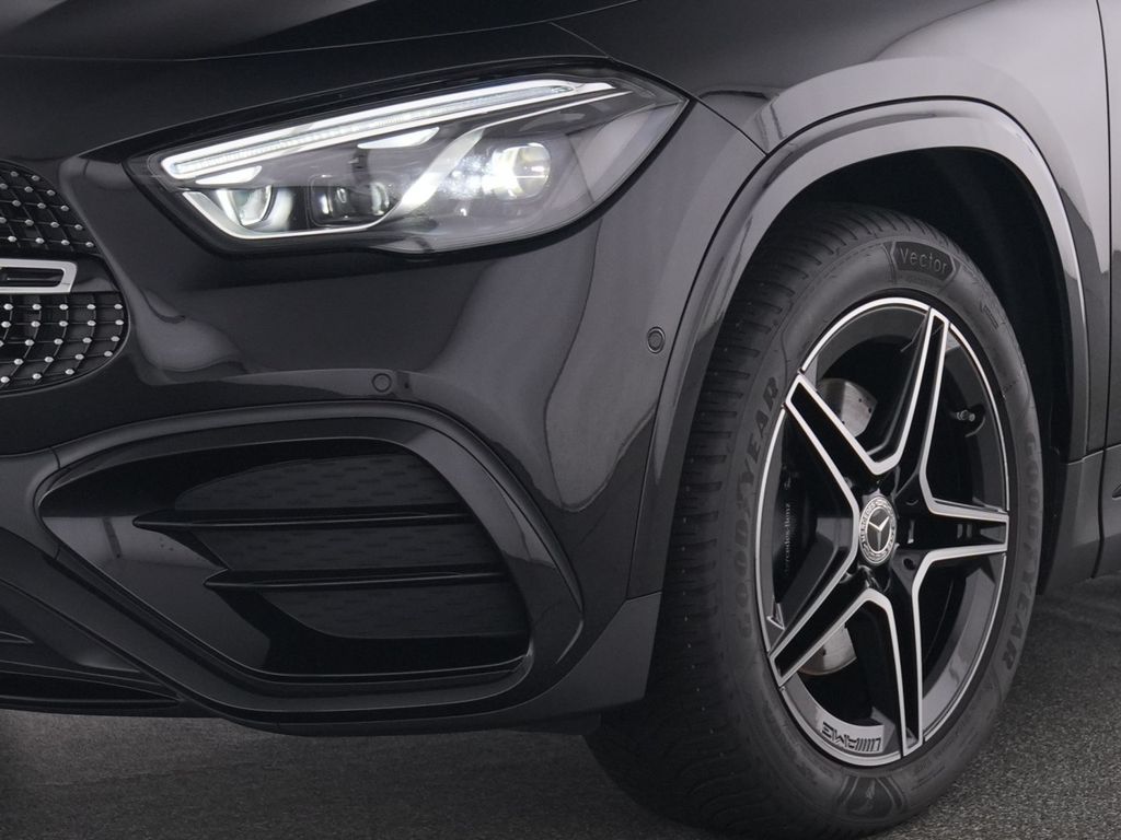 Mercedes-Benz GLA 200 2024 г. Чёрный, пробег 57029 км