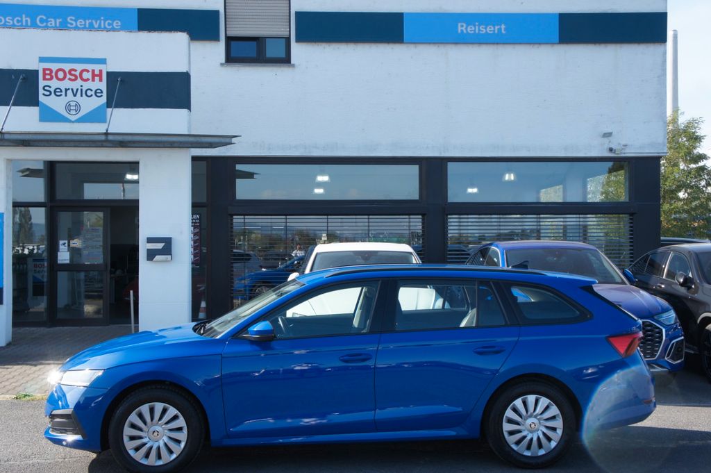 Skoda Octavia 2022 г. Синий, пробег 35380 км