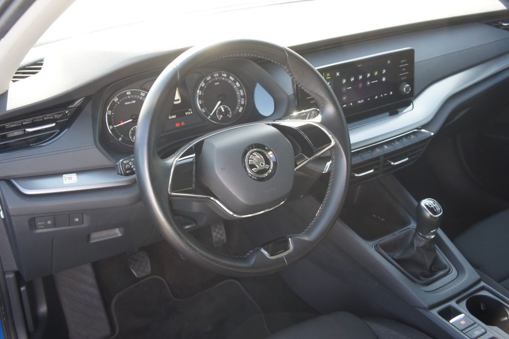 Skoda Octavia 2022 г. Синий, пробег 35380 км