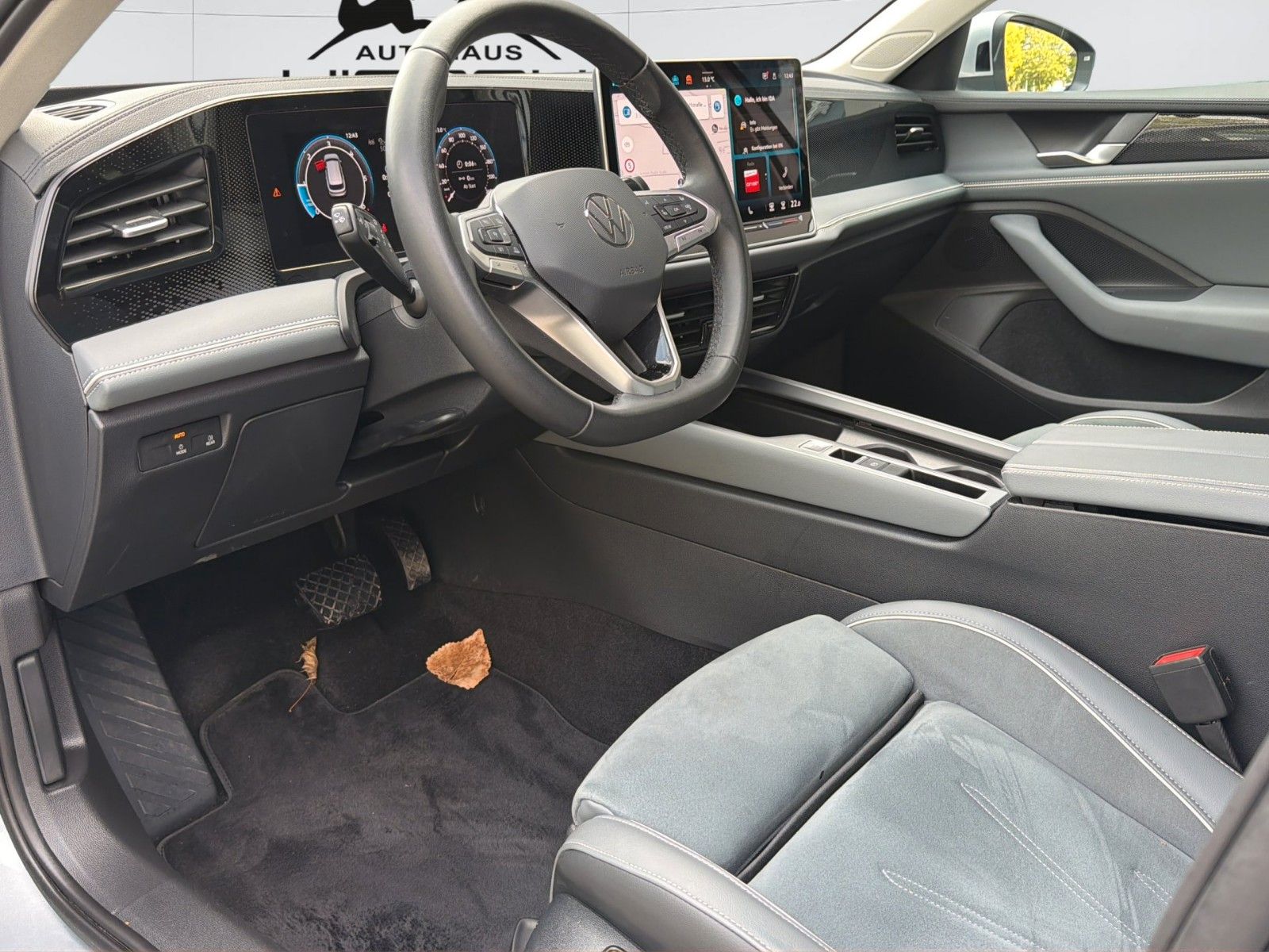 Volkswagen PASSAT VARIANT 2024 г. Серебристый, пробег 39990 км