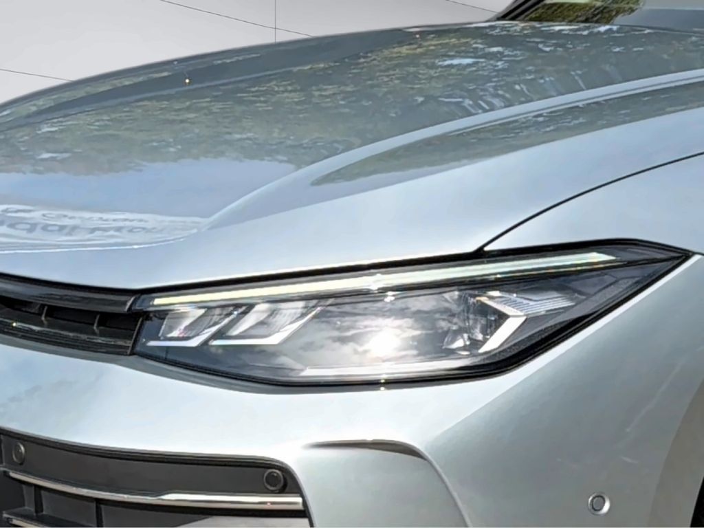Volkswagen PASSAT VARIANT 2024 г. Серебристый, пробег 39990 км