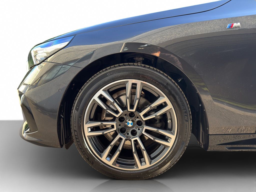 BMW 520 2024 г. Серый, пробег 43500 км