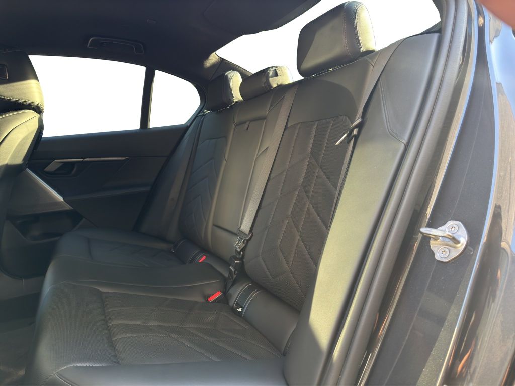 BMW 520 2024 г. Серый, пробег 43500 км