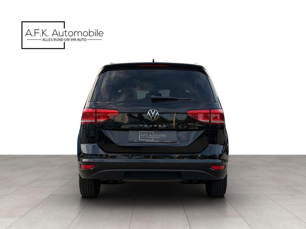 Volkswagen Touran 2026 г. Чёрный, пробег 8980 км