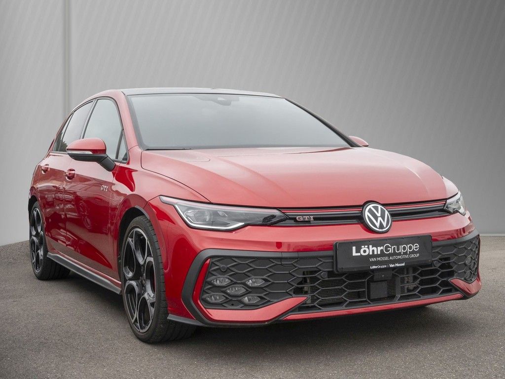 Volkswagen Golf 2024 г. Красный, пробег 37516 км