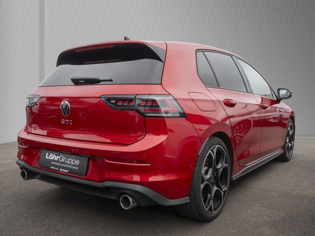 Volkswagen Golf 2024 г. Красный, пробег 37516 км