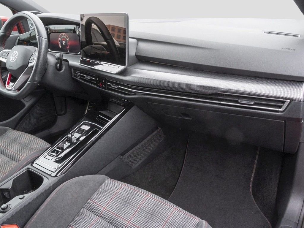 Volkswagen Golf 2024 г. Красный, пробег 37516 км