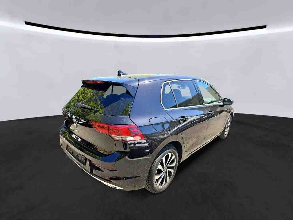 Volkswagen Golf 2023 г. Чёрный, пробег 42000 км
