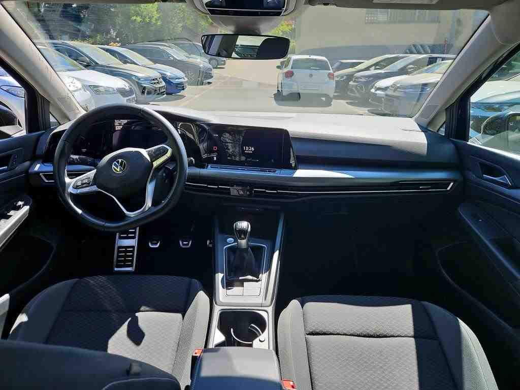 Volkswagen Golf 2023 г. Чёрный, пробег 42000 км
