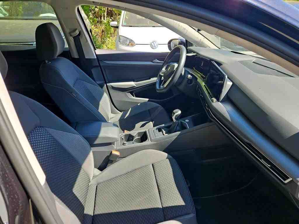 Volkswagen Golf 2023 г. Чёрный, пробег 42000 км