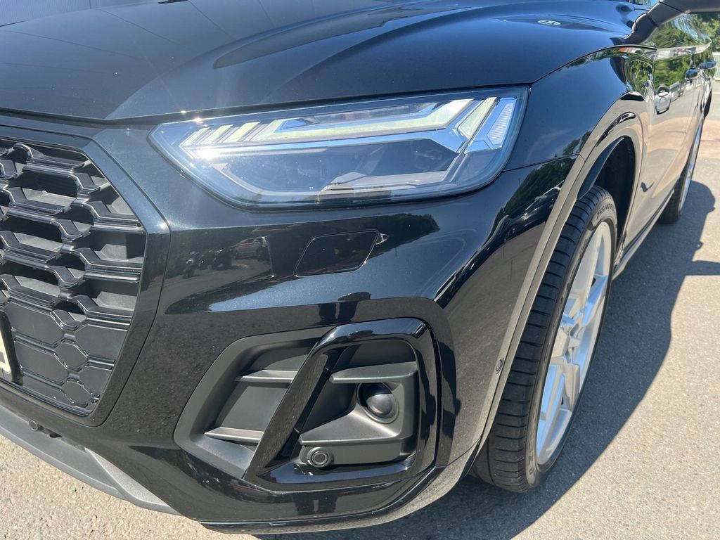 Audi Q5 2023 г. Чёрный, пробег 55232 км